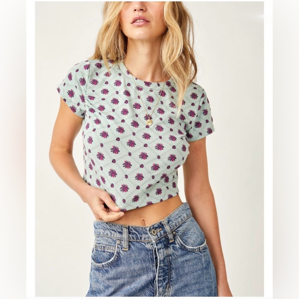 FREE PEOPLE Mix It Up Baby Tee / Light green floral-Size XS- crop tee